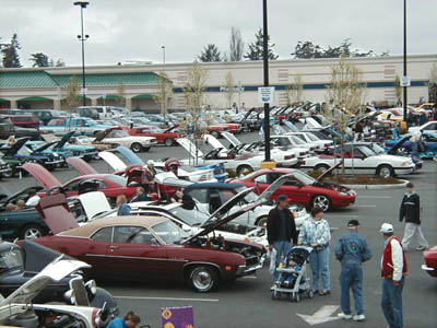 /pictures/2000show/lots_of_cars.jpg
